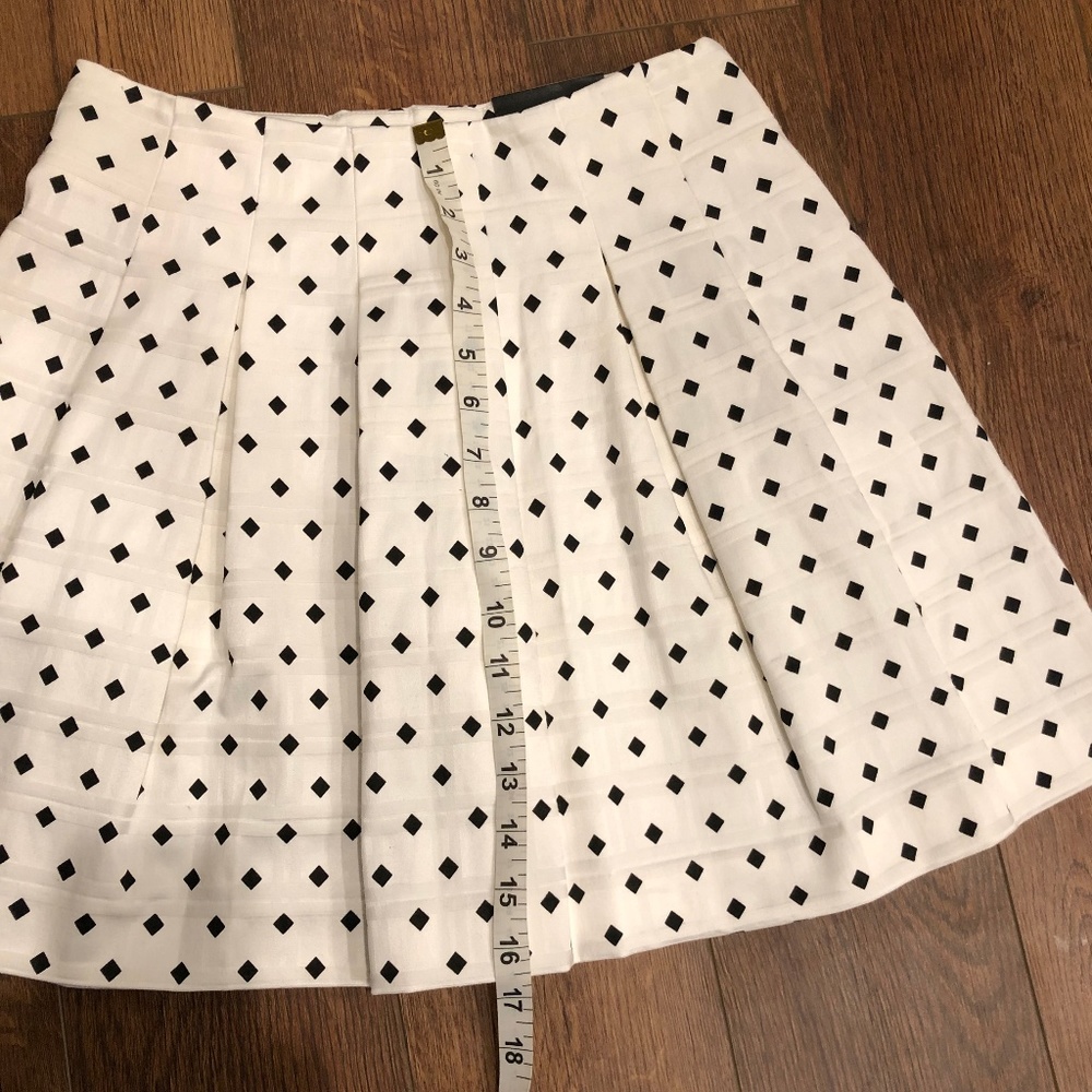 SOLD Banana Republic White and Black Diamond Skirt - Picture 3 of 8
